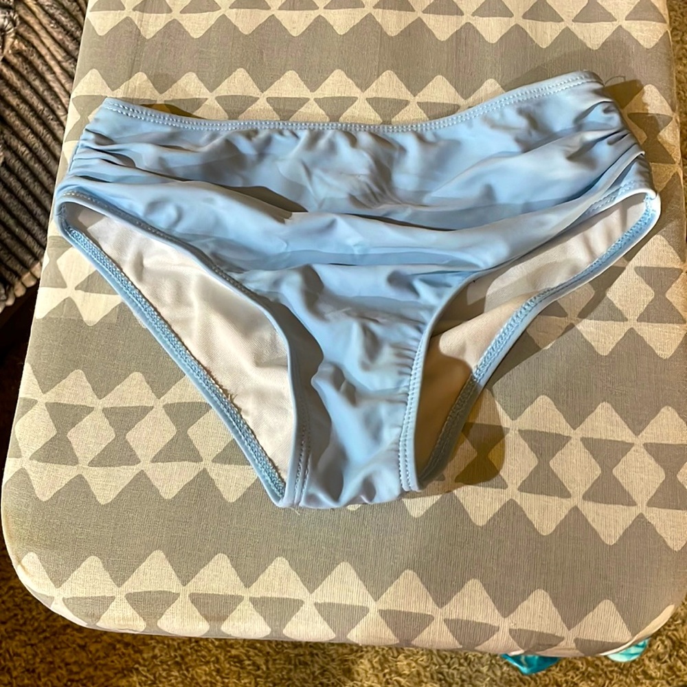 Shein swimsuit bottoms size 140 comparable to a size xxs